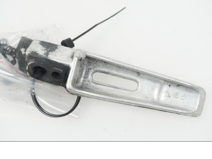 Vänster sida på Fotpinne från en Suzuki GSX-R 1000 -2007 motorcykel.