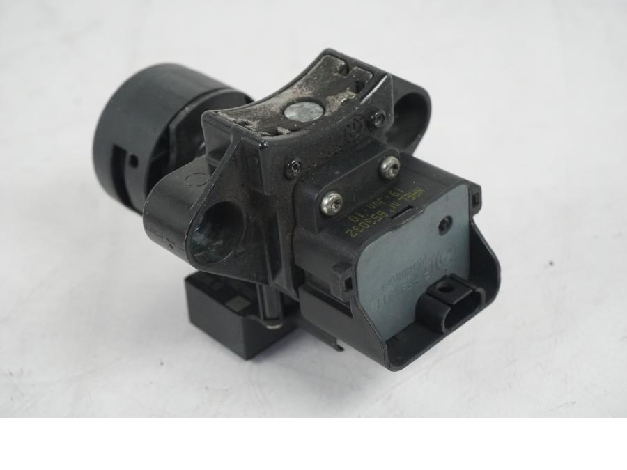 Extrabild5 på <p>Låssats från BMW F 800 R 2011.</p>

<p>Tändningslås, antenn, tanklock med repor, sadellås och 1st nyckel. Ytliga repor finns på tanklocket.</p> motorcykel.