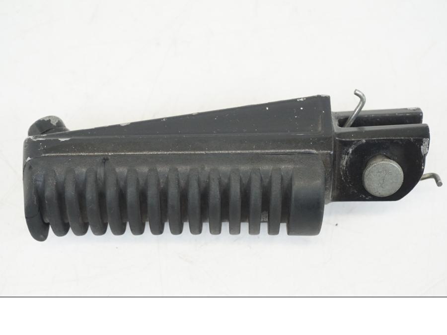 Baksidan på Fotpinne från en Yamaha XV 1700 -2004 motorcykel.