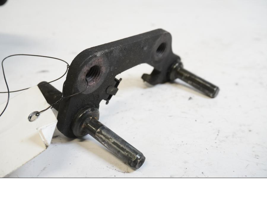 Baksidan på Bromsoksfäste från en Suzuki GSX 750 -1998 motorcykel.