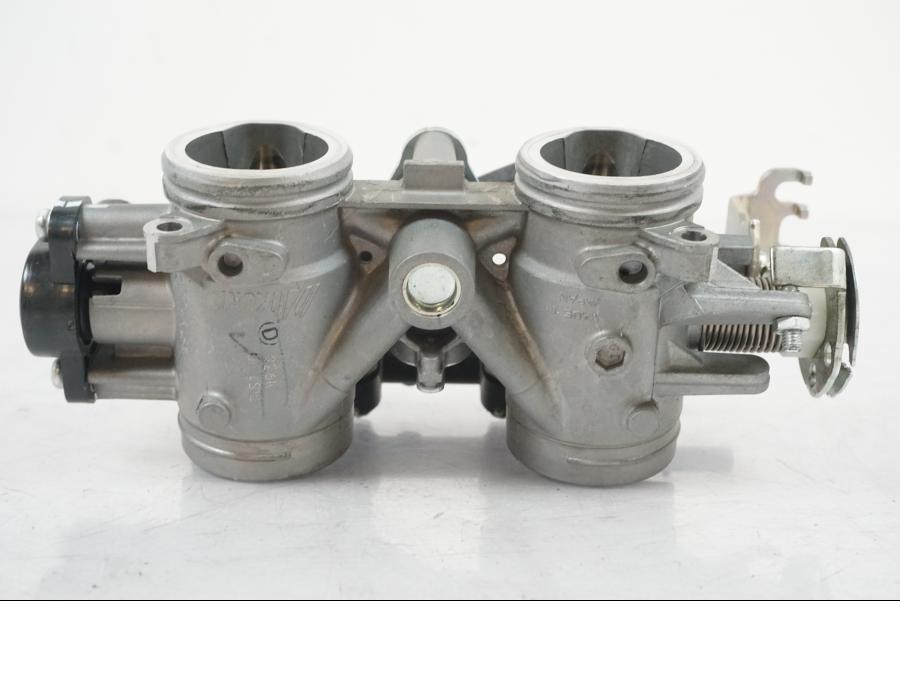 Vänster sida på Spjällhus från en Yamaha MT-07 -2019 motorcykel.