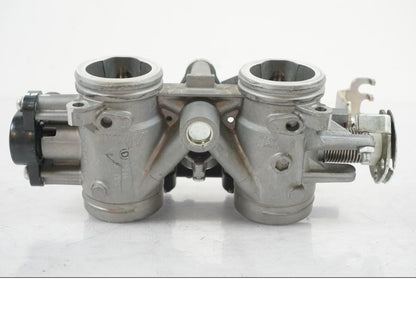 Vänster sida på Spjällhus från en Yamaha MT-07 -2019 motorcykel.