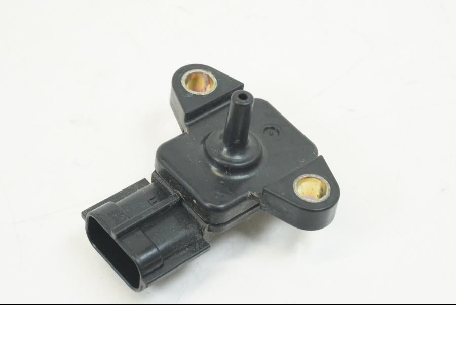 Baksidan på Mapsensor från en Yamaha YZF 1000 R1 -2004 motorcykel.