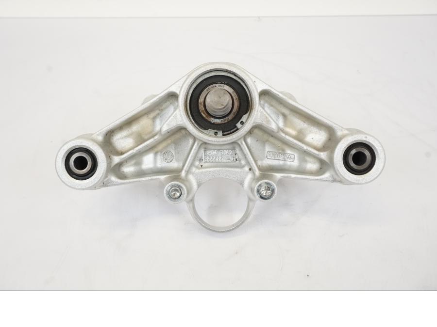 Snett nerifrån på Gaffelkrona från en BMW R 1250 GS -2019 motorcykel.