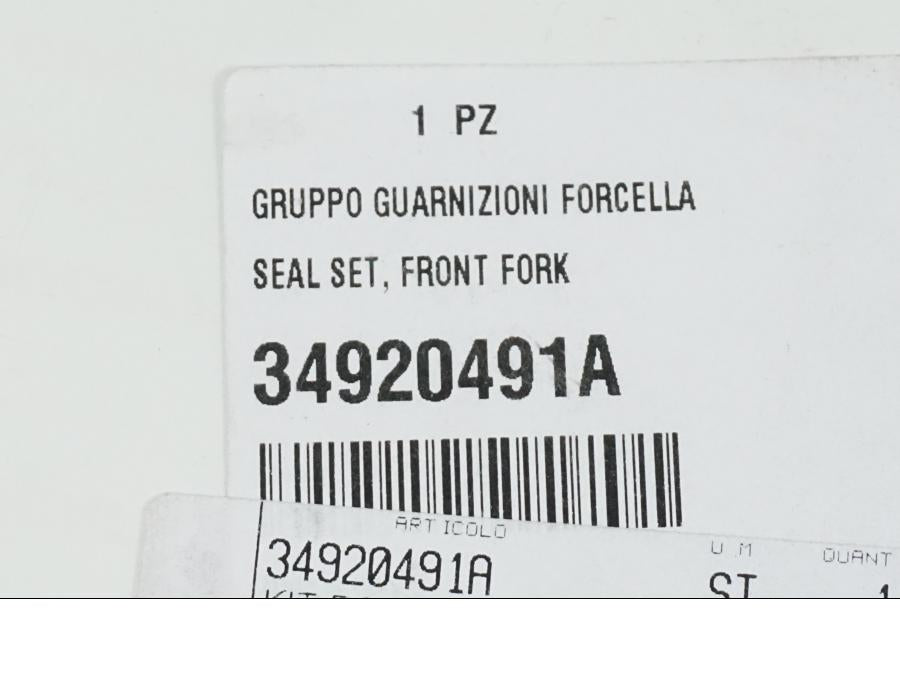 Baksidan på Gaffelben från en Ducati Diavel -2017 motorcykel.