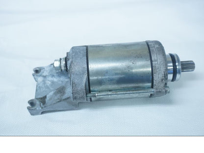 Höger sida på Startmotor från en Kawasaki Ninja 650 -2018 motorcykel.