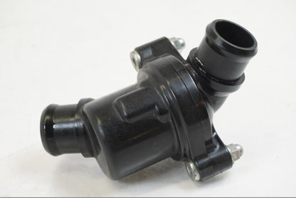 Framsidan på Vattentermostathus från en Yamaha YZF 1000 R1 -2009 motorcykel.