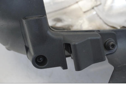 Höger sida på Värmeskydd från en Ducati Streetfighter V4 -2020 motorcykel.