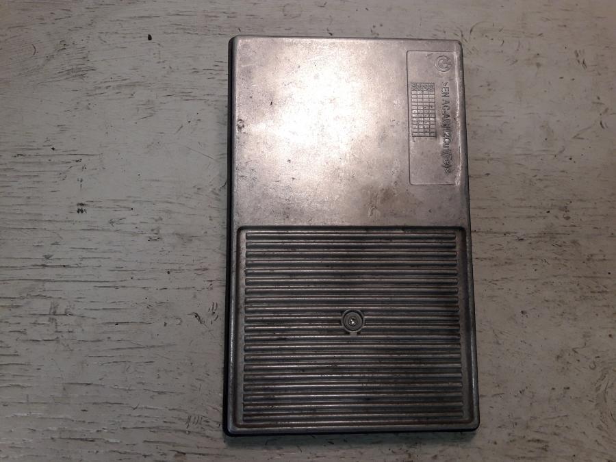 Baksidan på ZFE styrbox från en BMW K 1200 S -2008 motorcykel.