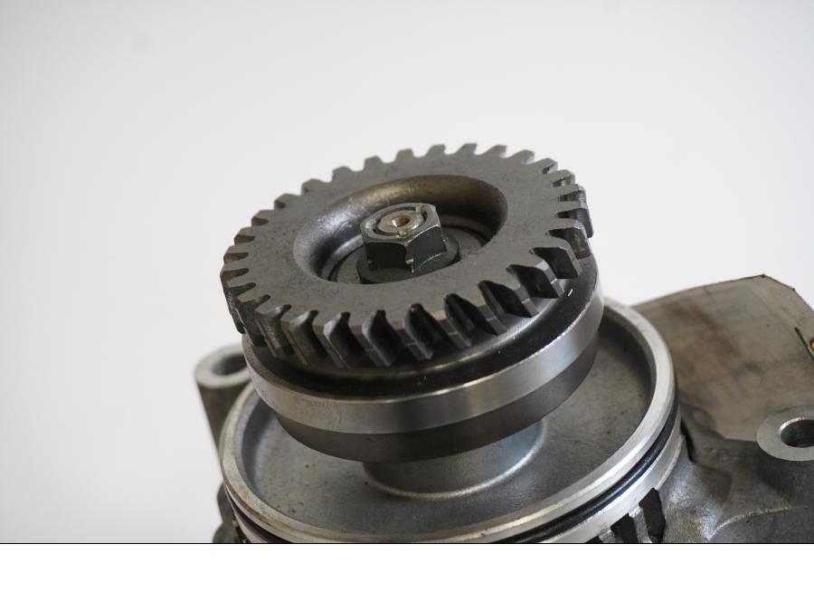 Baksidan på Generator från en Suzuki GSF 600 -2000 motorcykel.