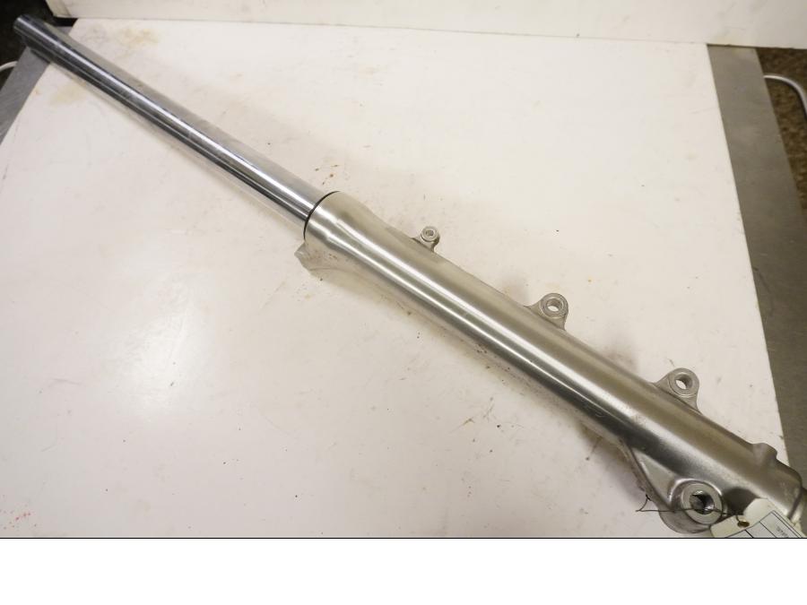 Framsidan på Gaffelben från en Yamaha XV 1100 -1995 motorcykel.