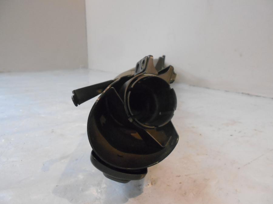 Vänster sida på Ljuddämpare från en Suzuki VZR 1800 -2015 motorcykel.