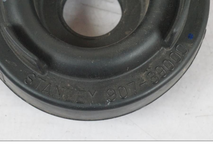 Höger sida på Strålkastargummi från en Kawasaki Z 900 -2019 motorcykel.