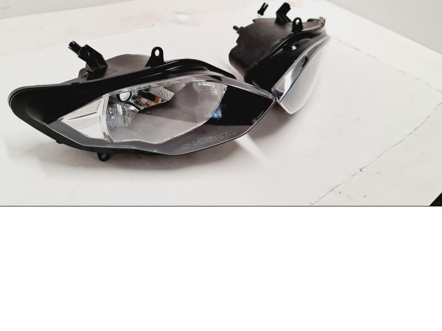 Baksidan på Strålkastare från en BMW R 1200 RS -2014 motorcykel.