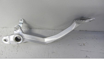 Framsidan på Bromspedal från en Yamaha MT-09 -2017 motorcykel.