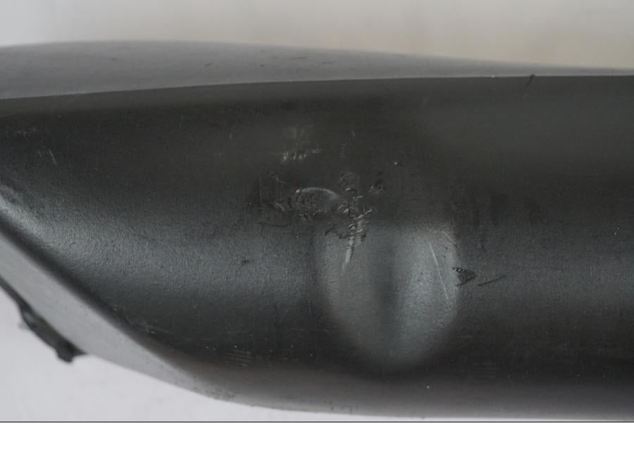 Baksidan på Luftrör från en Aprilia RS 125 -2000 motorcykel.