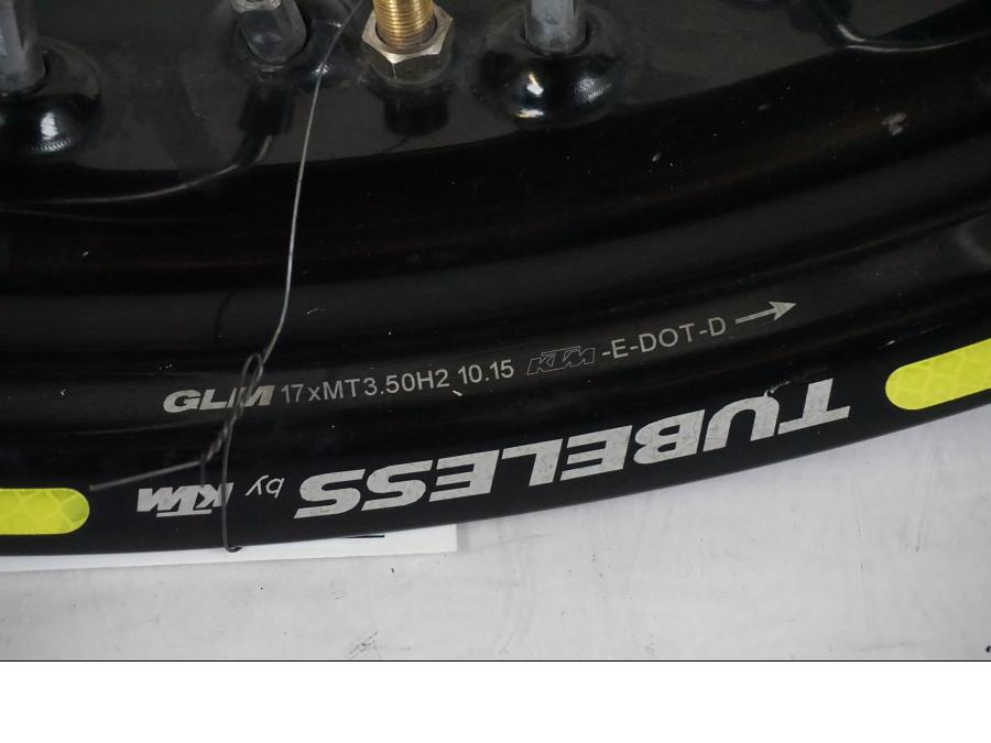 Extrabild4 på Fälg från en Husqvarna 701 SUPERMOTO ABS -2016 motorcykel.