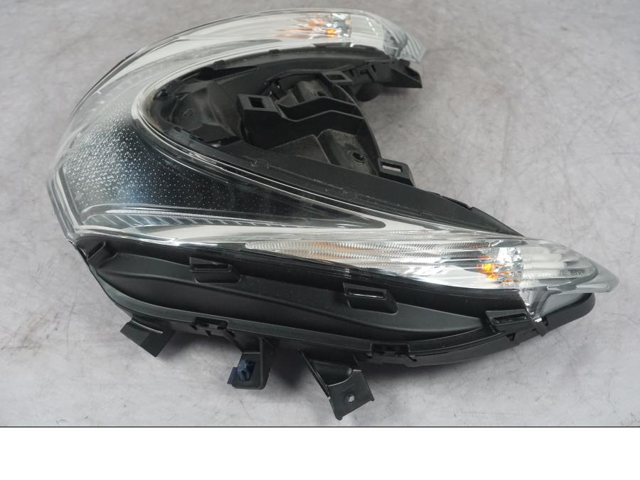 Höger sida på Positionsljus från en Honda ANC 125 -2022 scooter.