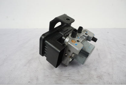 Framsidan på ABS Modulator från en Kawasaki Z 800 -2014 motorcykel.