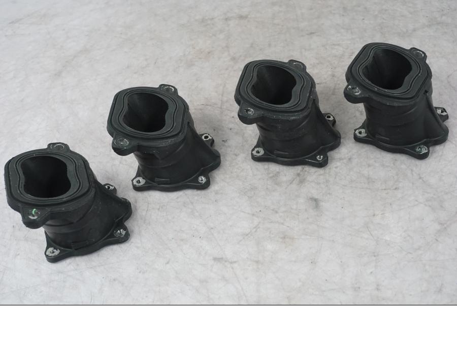 Extrabild1 på Insugsgummi från en Ducati Multistrada V4 -2024 motorcykel.