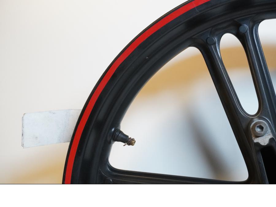 Extrabild5 på Fälg från en Yamaha YZF-R 125 -2009 motorcykel.