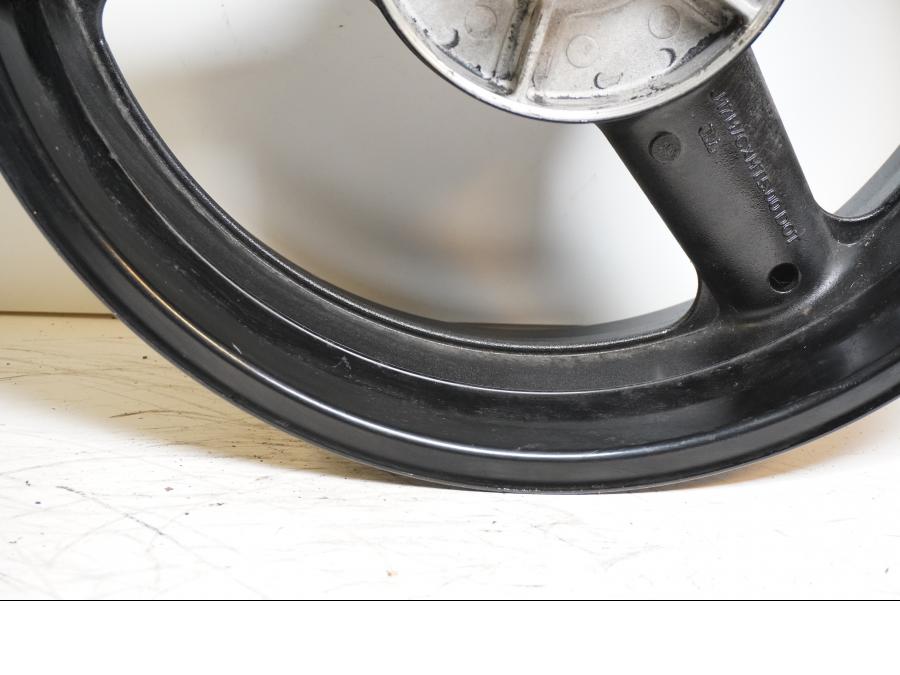 Extrabild5 på Fälg från en Suzuki GSF 650 -2011 motorcykel.