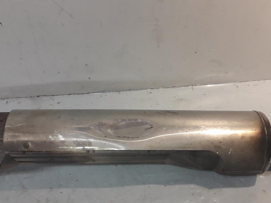 Snett uppifrån på Avgassystem från en BMW K 1200 LT -2006 motorcykel.