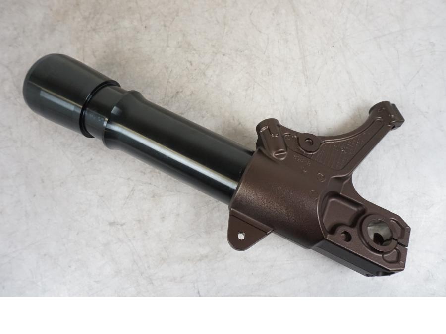 Snett nerifrån på Gaffelben från en Yamaha V-Max 1700 -2009 motorcykel.