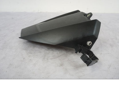 Snett uppifrån på Svingskärm från en Yamaha MT-09 -2020 motorcykel.