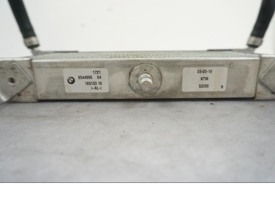 Baksidan på Oljekyl från en BMW S 1000 XR -2019 motorcykel.