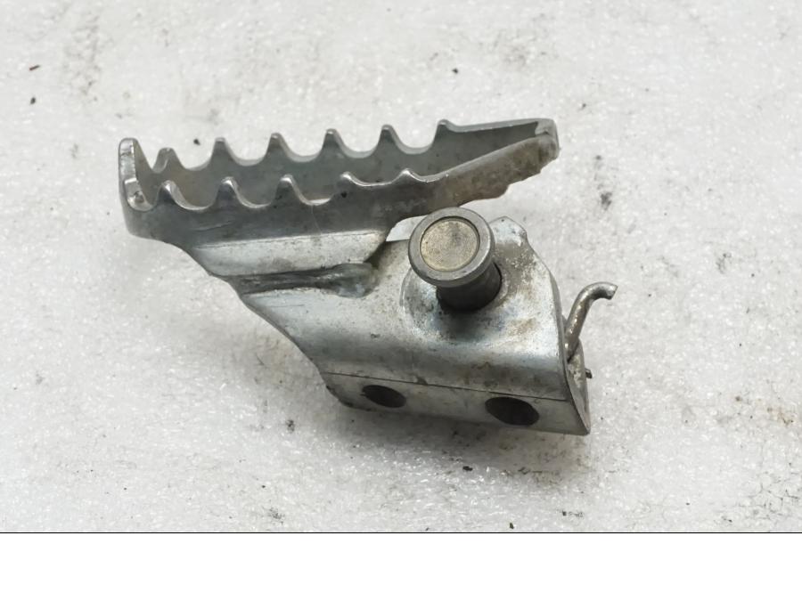 Framsidan på Fotpinne från en Yamaha TT 600 R -1997 motorcykel.