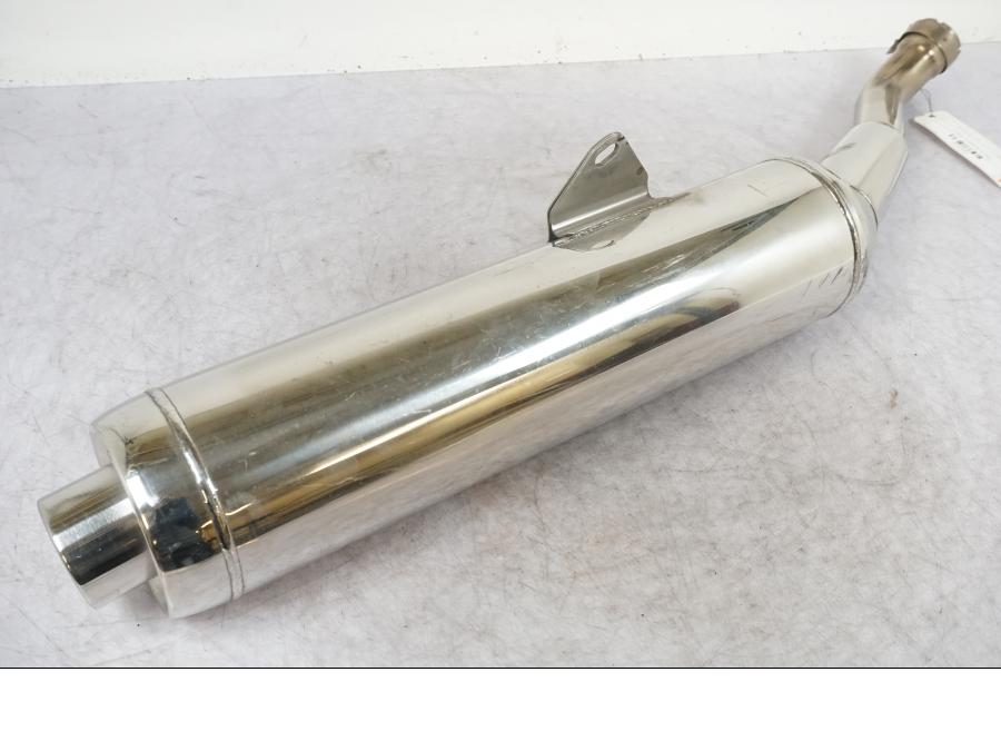 Framsidan på Ljuddämpare från en Yamaha BT 1100 -2004 motorcykel.