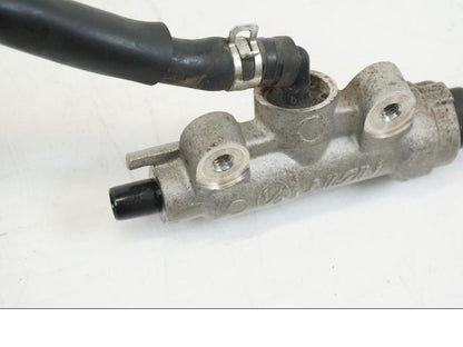 Höger sida på Bromshuvudcylinder från en Yamaha WR 125 -2011 motorcykel.