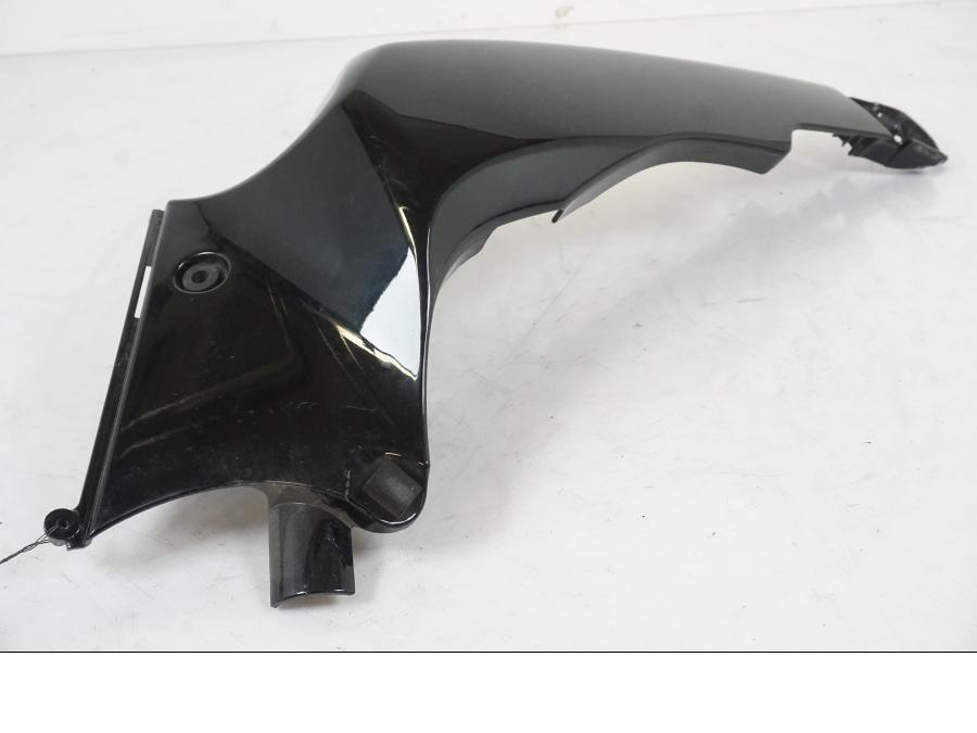 Höger sida på Sidkåpa från en Suzuki VZR 1800 -2009 motorcykel.