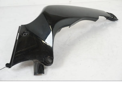 Höger sida på Sidkåpa från en Suzuki VZR 1800 -2009 motorcykel.