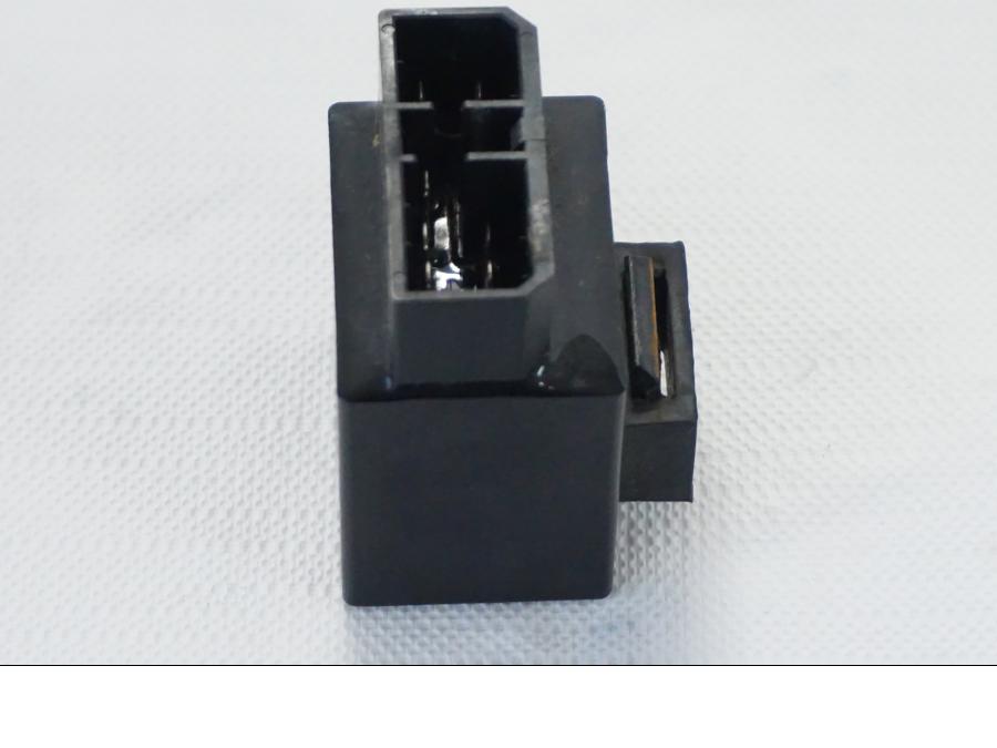 Snett nerifrån på Relä från en Yamaha TDM 850 -1998 motorcykel.