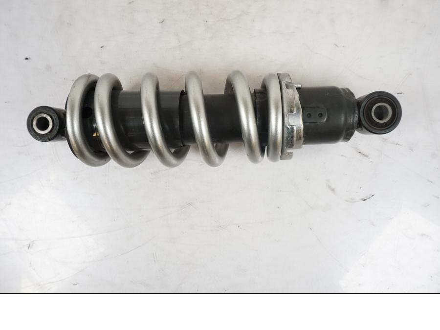 Snett nerifrån på Stötdämpare från en Kawasaki ER-6N -2008 motorcykel.