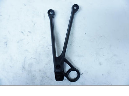 Framsidan på Fotpinnefäste från en BMW S 1000 R -2017 motorcykel.