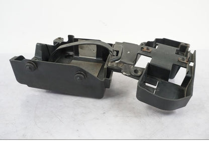 Höger sida på Batterihållare från en Yamaha XVS 1100 -2004 motorcykel.