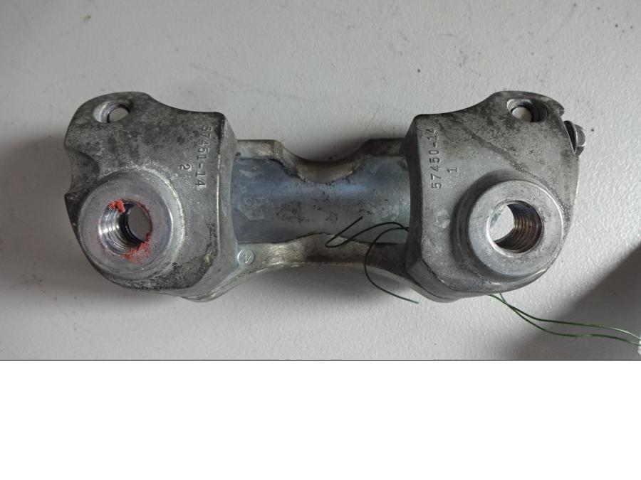 Baksidan på Styrfäste från en H-D Street Glide FLHX -2015 motorcykel.