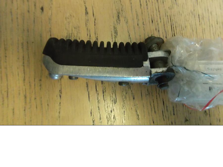 Baksidan på Fotpinne från en Suzuki GSX-R 1100 -1989 motorcykel.