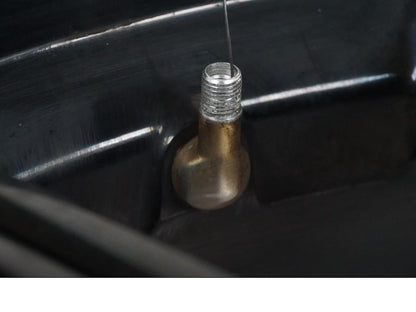 Snett nerifrån på Fälg från en MV Agusta Dragster -2014 motorcykel.