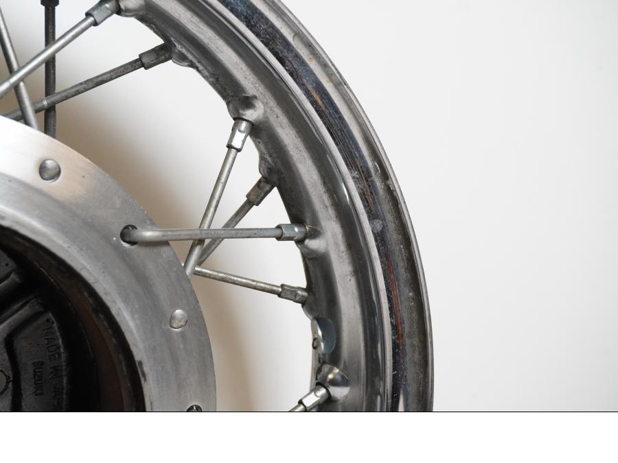 Extrabild4 på Fälg från en Suzuki LS 650 -1996 motorcykel.