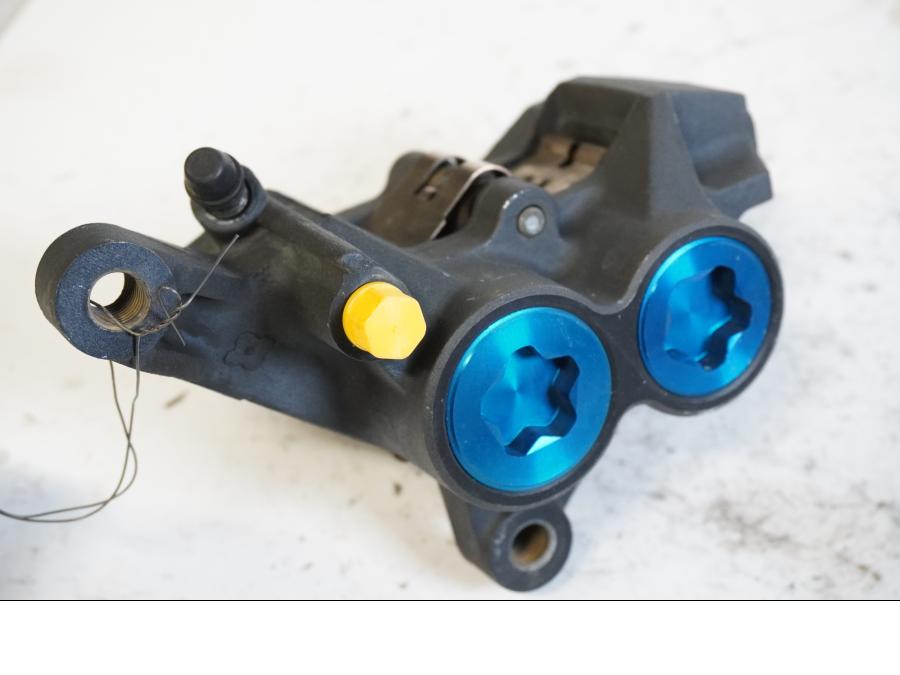 Framsidan på Bromsok från en Yamaha YZF R6 -1999 motorcykel.