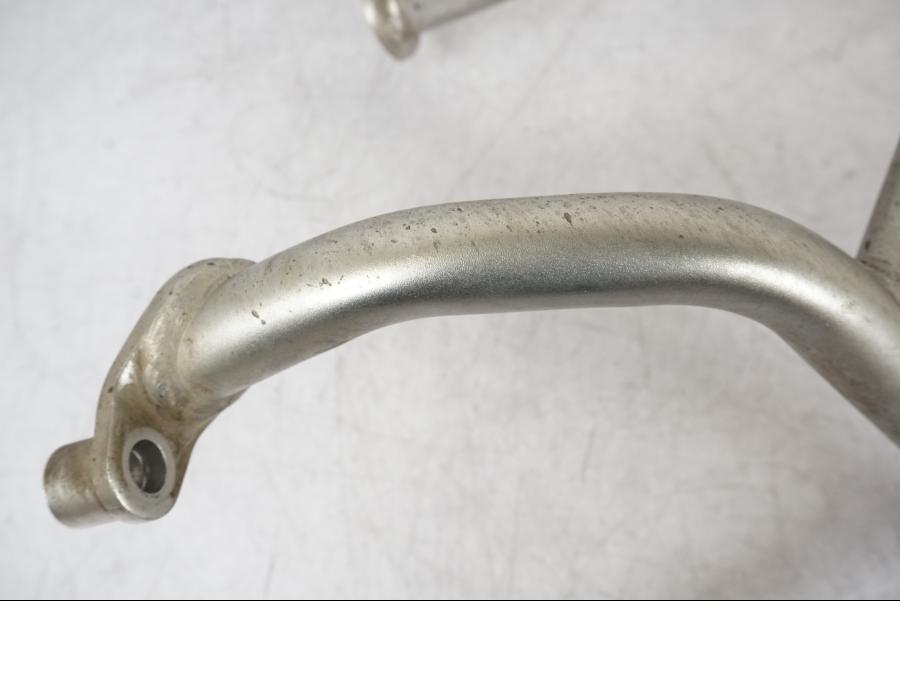 Snett nerifrån på Motorskyddsbåge från en BMW R 1250 GSA -2024 motorcykel.