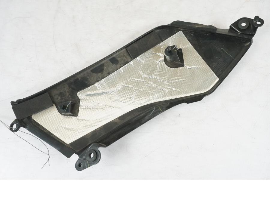 Höger sida på Bensintankskåpa från en Kawasaki Z 900 -2019 motorcykel.