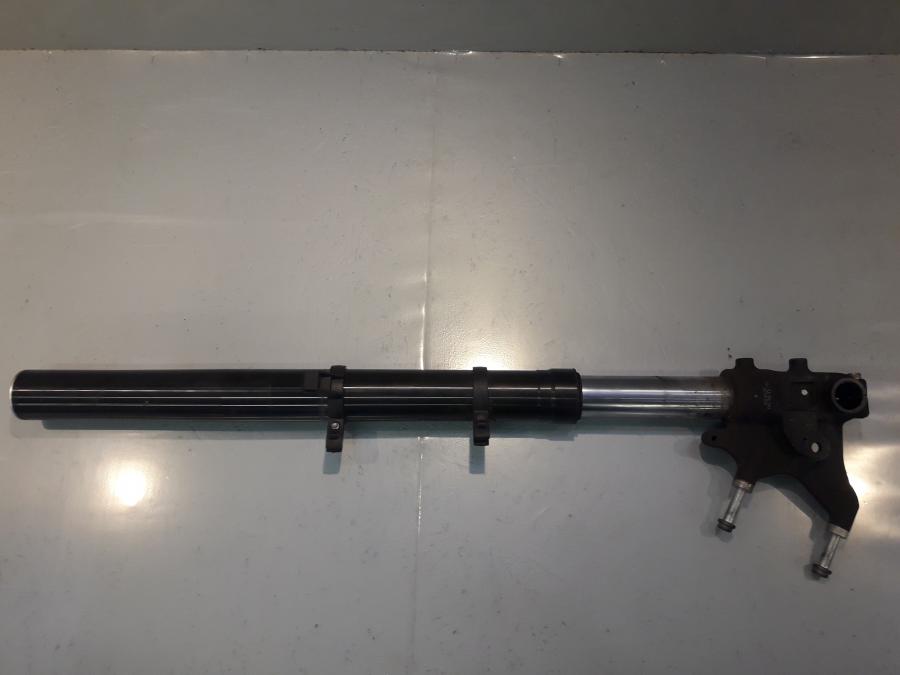 Baksidan på Gaffelben från en KTM 690 Duke -2015 motorcykel.