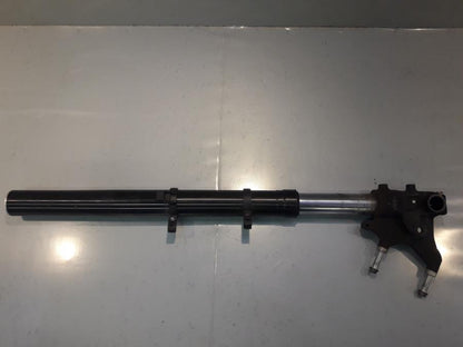 Baksidan på Gaffelben från en KTM 690 Duke -2015 motorcykel.