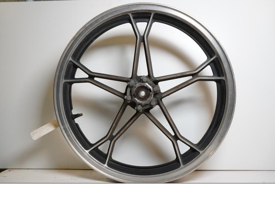 Extrabild2 på Fälg från en Suzuki GS 850 G -1982 motorcykel.