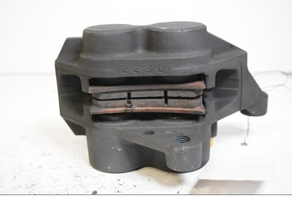 Höger sida på <p>Bromsok vänster fram från Yamaha YZF 1000 R1 2003.</p>

<p>Fyra kolvs ok.</p> motorcykel.